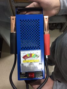 Herramientas de electromecánica. comprobador de baterías
