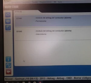 Pantalla de escáner OBD mostrando código de fallo B1049 por módulo de airbag del conductor abierto en un Nissan Qashqai J10