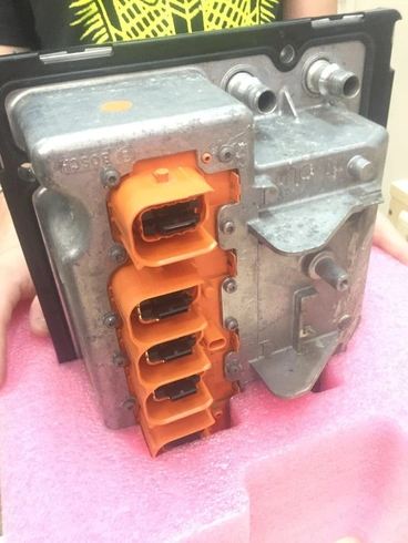 Unidad de control de alto voltaje en vehículos híbridos